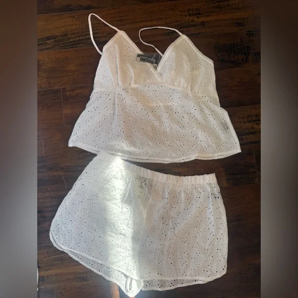 New Look embroidered eyelet cami short set - Picture 2 of 3